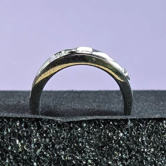 Silvery Pink & White Enamel Floral Ring With Sparkling CZ Size 7 - Picture 6 of 6